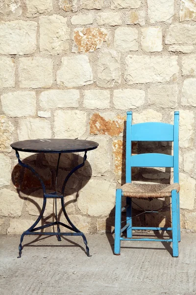 Street cafe: table and blue chair — Stock Photo, Image