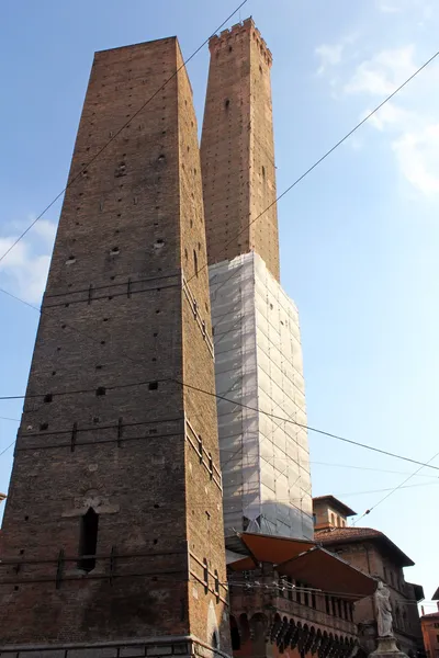 As Duas Torres - símbolo de Bolonha na Itália — Fotografia de Stock