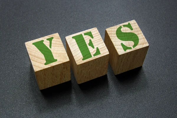 Wood blocks with yes word on black background — Stock Photo, Image