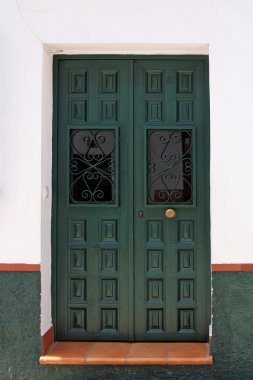 Yeşil İspanyol ahşap kapı