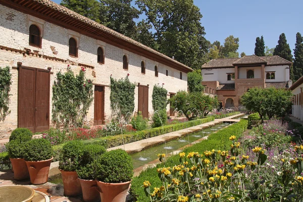 Famoso giardino della Generalità- parte dell'Alhambra di Granada — Foto Stock