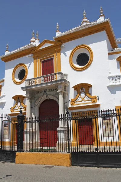 Бычья арена в Севилье, Андалусия, Испания - старейшее в мире коррида — стоковое фото