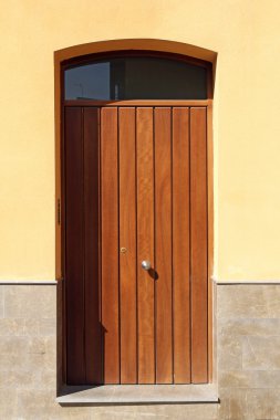 Tahta kapı.