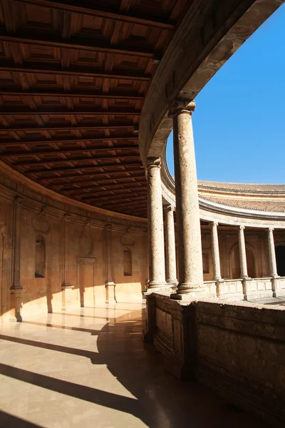 Palacio de Carlos V en La Alhambra, Granada, España — Foto de Stock