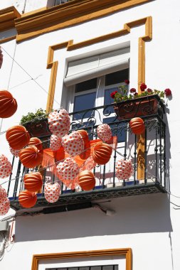 Feria de Abril, Seville, İspanya için dekore edilmiş balkon