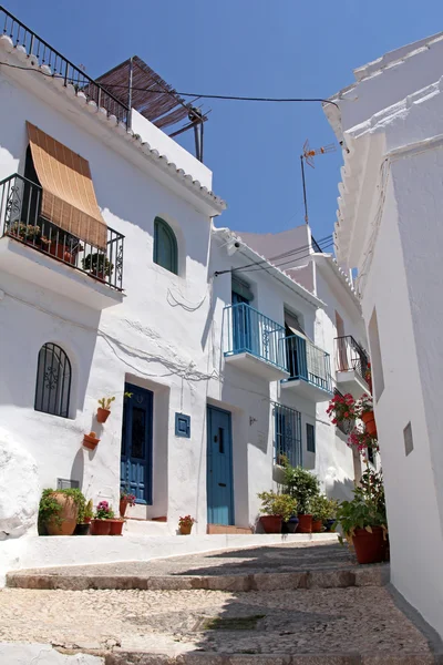 Bela rua decorada em Frigiliana, Espanha — Fotografia de Stock