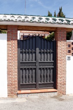 Siyah kapı Ferforje