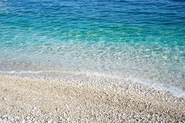 Mar Azul Turquesa Calma Praia Seixos — Fotografia de Stock