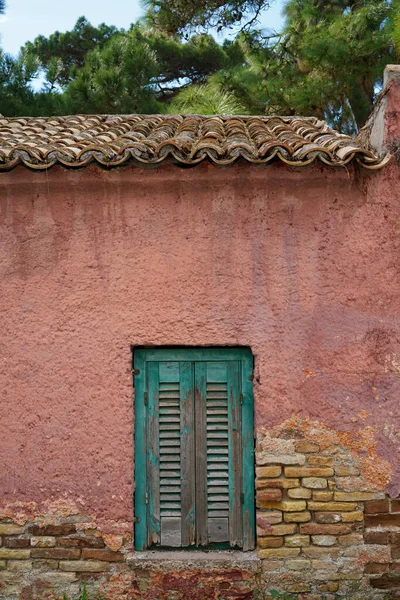 Houten Rolluik Oude Roze Stenen Muur Mediterrane Stijl — Stockfoto