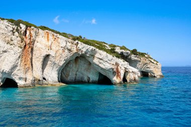Yunanistan 'ın Zakynthos adasındaki mavi mağaralar