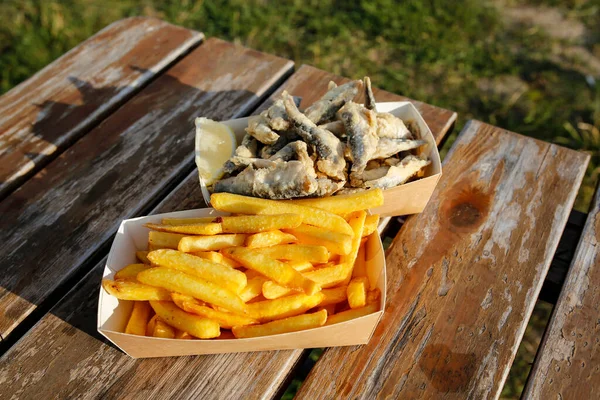 Small Fried Fish French Fries Seaside Restaurant — Stockfoto