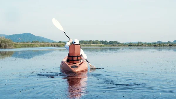 Back Young Adult Woman Paddling Kayaking Canoe Lake Summer Day — Stock Photo, Image