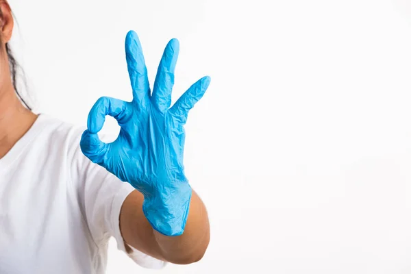 Žena Nošení Uvedení Ruky Modré Gumové Latexové Rukavice Pro Lékaře — Stock fotografie