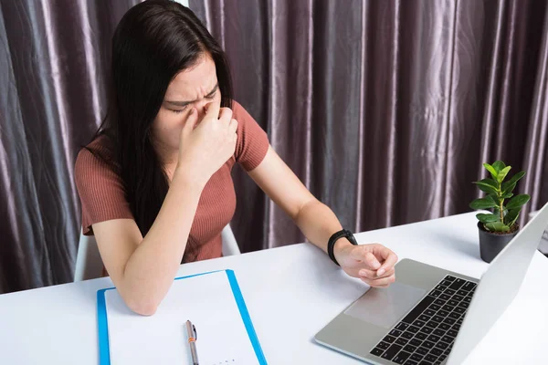 Work Home Fatigued Strain Asian Business Young Beautiful Woman Sits — Stock Photo, Image