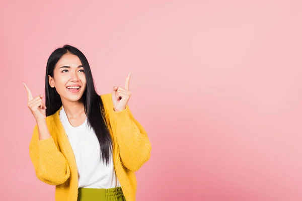 Asian Happy Portrait Beautiful Cute Young Woman Standing Makes Gesture — Stock Photo, Image