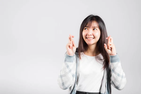 Mujer Feliz Tienen Superstición Con Los Dedos Cruzados Para Gesto —  Fotos de Stock