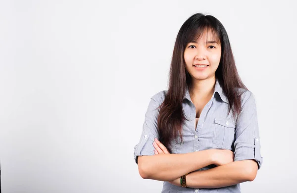 Woman Standing Her Smile Confidence Crossed Arms Isolated White Background — Stock Photo, Image