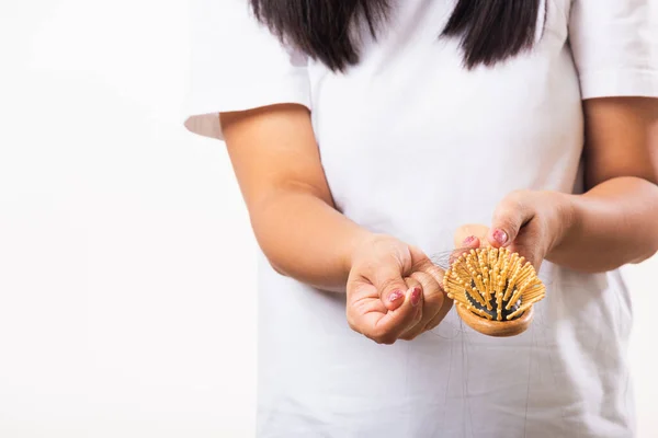 Asiatische Frau Unglücklich Schwaches Haarproblem Ihr Halt Haarbürste Mit Beschädigten — Stockfoto