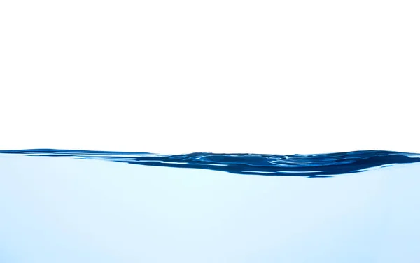 空気の泡と少し水中に飛び散った光青い水の波は スタジオの白い背景に隔離されたショット 液体上の抽象的なきれいな表面 — ストック写真