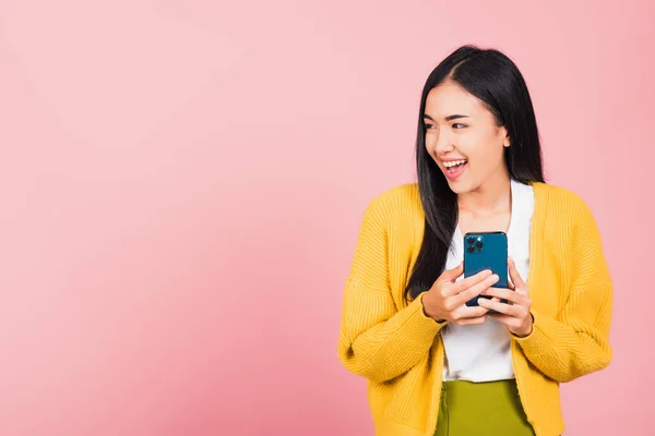 Feliz Asiático Retrato Hermosa Linda Joven Mujer Adolescente Sonriendo Emocionado — Foto de Stock