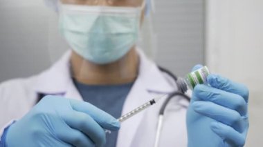 COVID-19 aşısı, Doktor Şişe COVID-19 (coronavirus) aşısı için şırınga çıkardı.