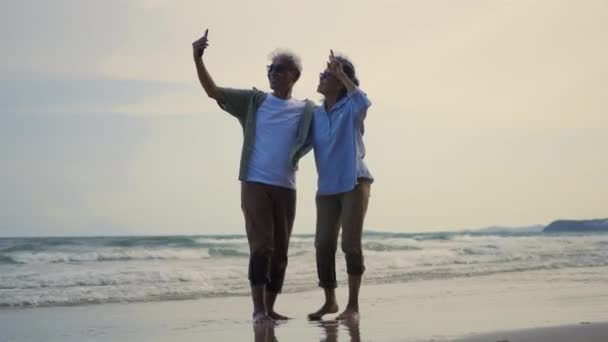 Feliz Asiática Senior Hombre Mujer Pareja Sonrisa Tomando Foto Selfie — Vídeos de Stock