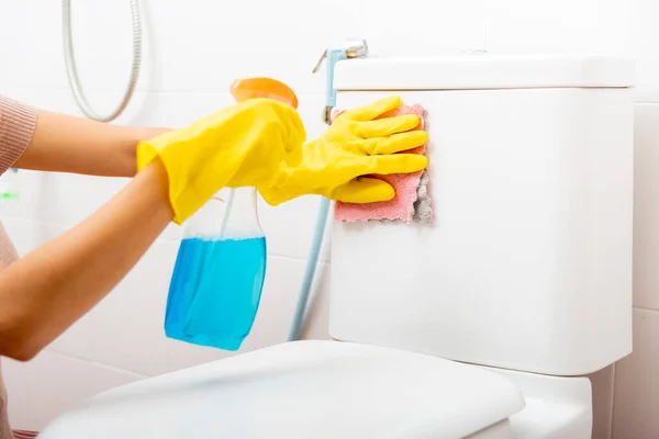 Woman Cleaning Toilet Seat Using Liquid Spray Pink Cloth Wipe — Stock Photo, Image