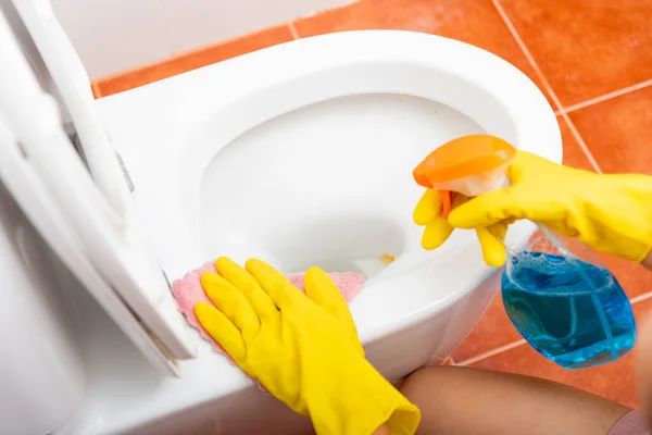 Hand Asian Woman Cleaning Toilet Seat Using Liquid Spray Pink — Stock Photo, Image