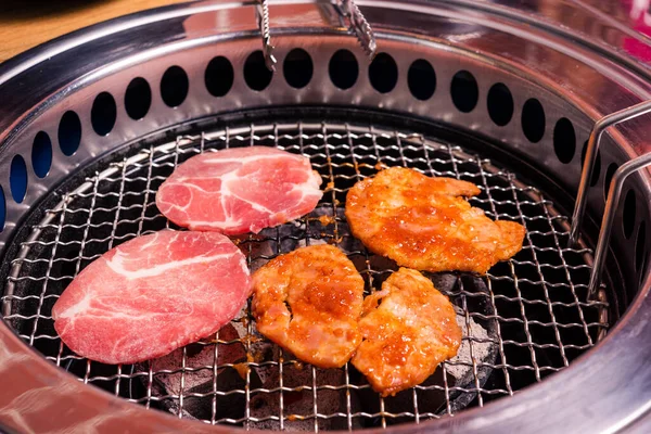 Barbecue Coreano Manzo Carboni Ardenti Grigliate Carne Maiale Alla Griglia — Foto Stock