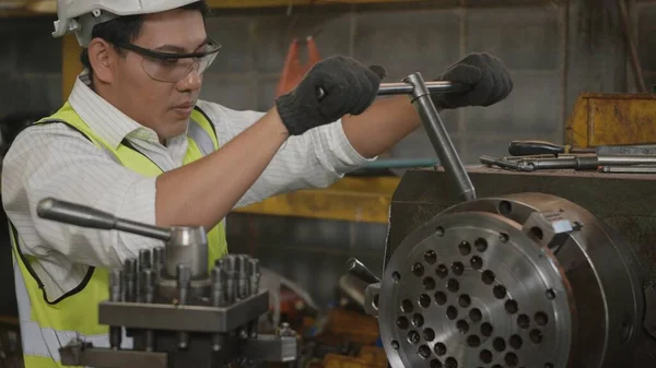 Asian Professional Mechanical Operation Man Wearing Uniform Hardhat Goggles Safety — Stock Photo, Image