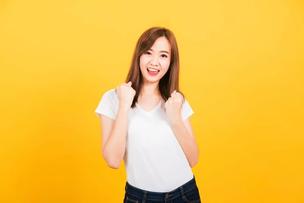 Asiático Feliz Retrato Bonito Jovem Mulher Adolescente Desgaste Shirt Faz — Fotografia de Stock