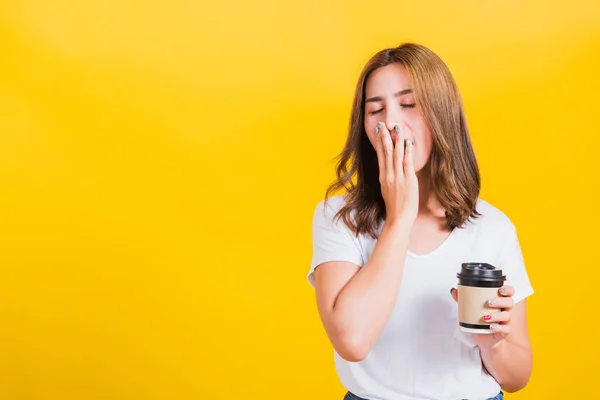 Retrato Asiático Tailandés Hermosa Joven Feliz Pie Cansado Somnoliento Ella — Foto de Stock