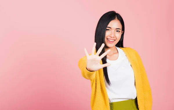 Asiatisches Porträt Schöne Niedliche Junge Frau Teenager Lächelnd Dabei Zeigen — Stockfoto