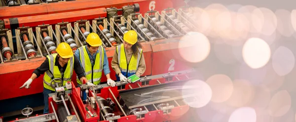 Ingeniero Operador Que Usan Una Máquina Mantenimiento Traje Seguridad Fábrica — Foto de Stock