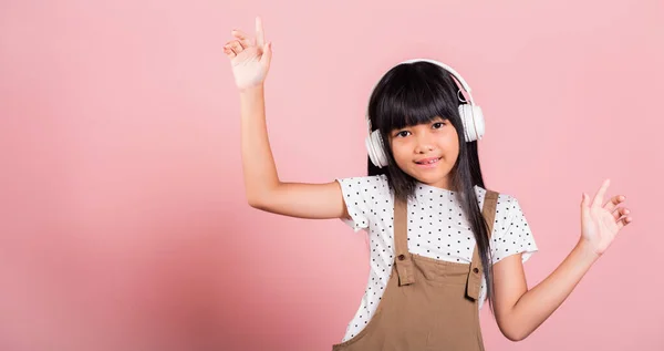 Asian Little Kid Years Old Smiling Listening Music Wearing Wireless —  Fotos de Stock