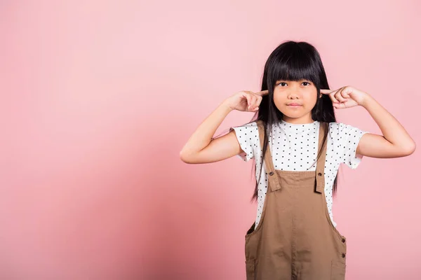 Asian Little Kid Years Old Close Her Ears Fingers Eyes — Stockfoto
