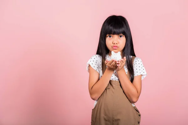 Asian Little Kid Years Old Holding Piggy Bank Looking Camera — Stockfoto
