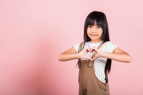 Asian Little Kid Years Old Showing Heart Sign Studio Shot — Stockfoto