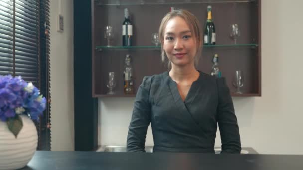 Airport Business Lounge Staff Woman Standing Arms Crossed Airport Beer — Stock Video