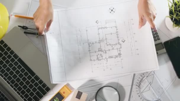 Local Trabalho Arquitectónico Arquiteto Papel Desenho Aberto Para Revisão Design — Vídeo de Stock