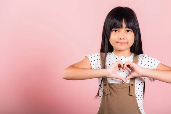 Asian Little Kid Years Old Showing Heart Sign Studio Shot — Stockfoto