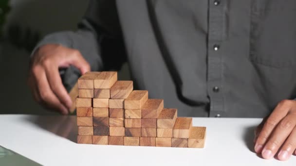 Business Hand Arrangieren Setzen Holzblock Stapeln Schritt Treppe Wachstum Erfolgsprozess — Stockvideo