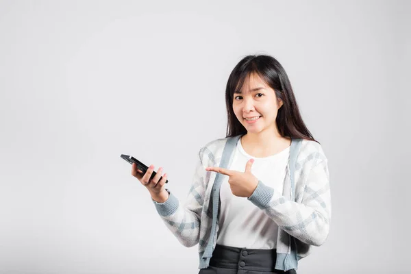 Woman Excited Celebrating Win Yes Great News Smartphone She Pointing — Foto Stock