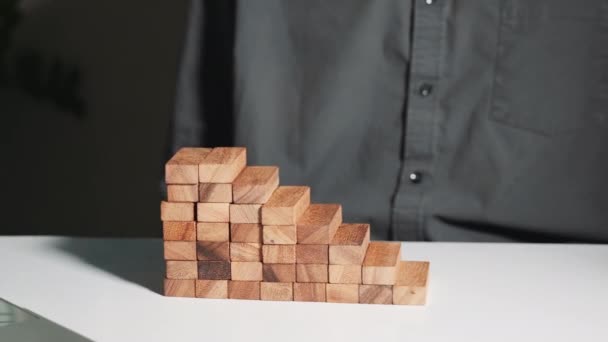 Obchodní Ruční Zařizování Dát Dřevěný Blok Stohování Krok Růst Úspěšnost — Stock video