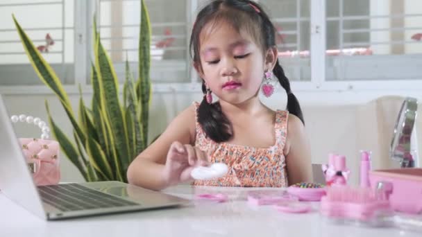 Asian Adorable Funny Little Girl Making Makeup Her Face Finding — Video