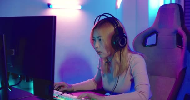 Winning Young Woman Gaming Headphones Playing Video Game Online Home — Vídeo de Stock