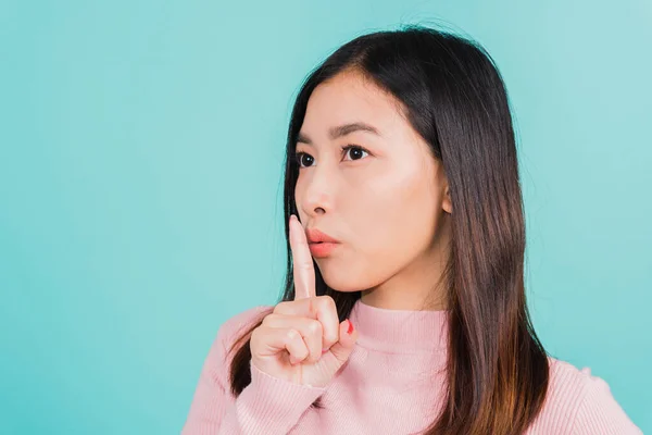 Jonge Aziatische Mooie Vrouw Met Vinger Voorkant Van Mond Lippen — Stockfoto