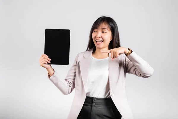 Asian Beautiful Young Woman Smiling Using Tablet Computer Happy Female — 스톡 사진