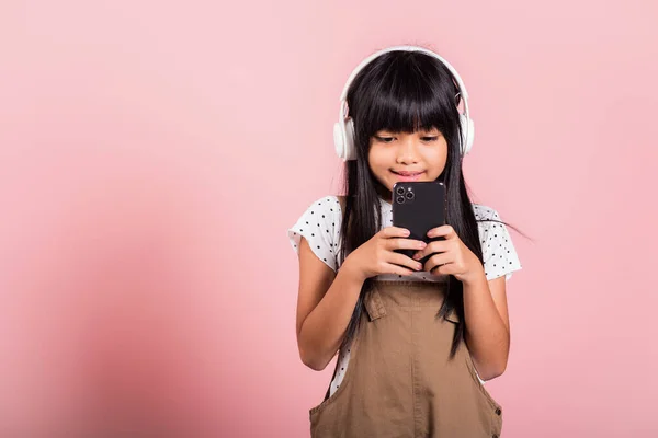 Asian Kid Years Enjoying Listening Music Mobile Phone Wear Wireless —  Fotos de Stock