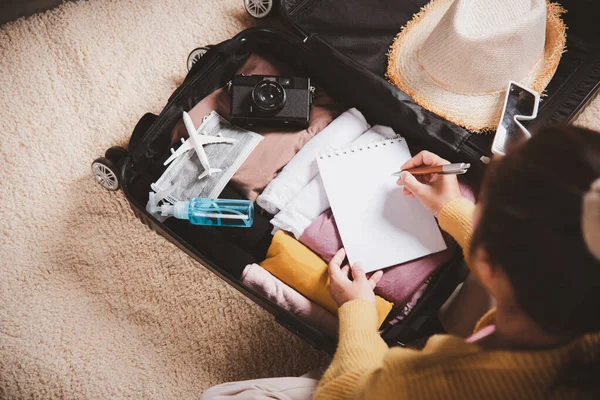 Making Check List Things Pack Travel Woman Writing Paper Take — Fotografia de Stock